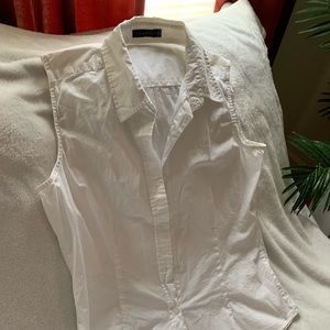 🌵 The Limited Sleeveless Top Large